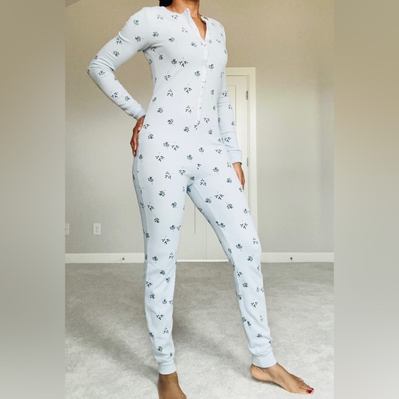 Old Navy Blue Pattern Onesis - Picture 9 of 12